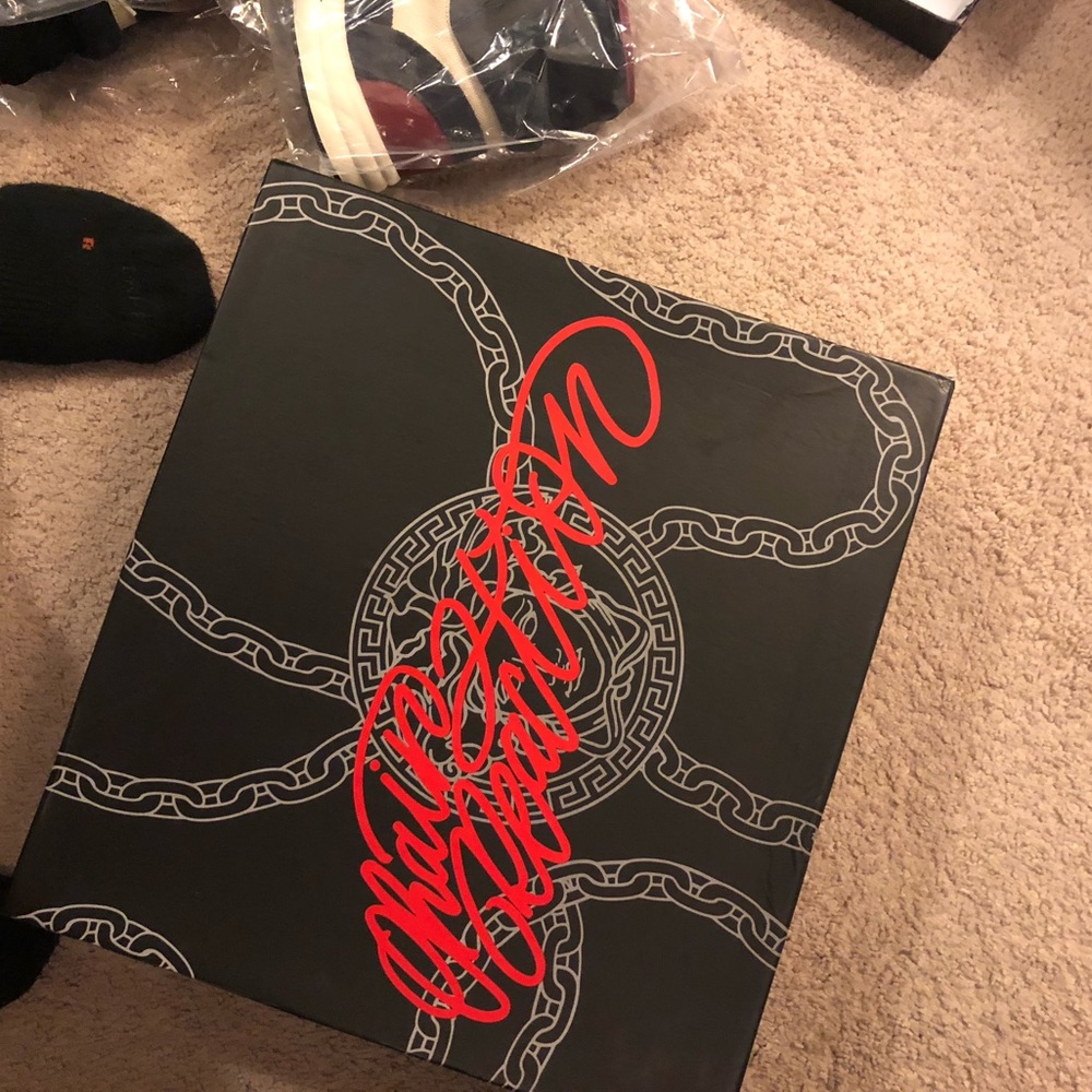 Versace chain reaction